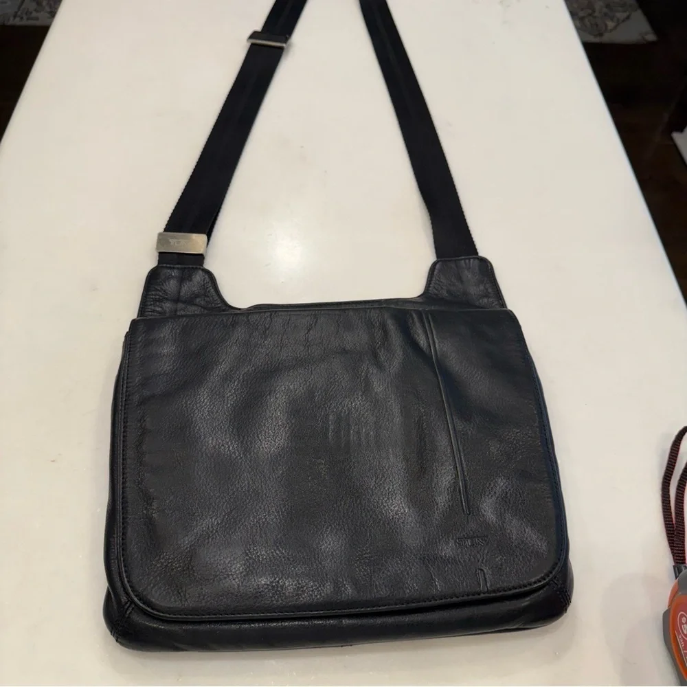 Tumi Shoulder Bag 6923D Bryce Flap Bodybag Cowhide Messenger Grained Leather